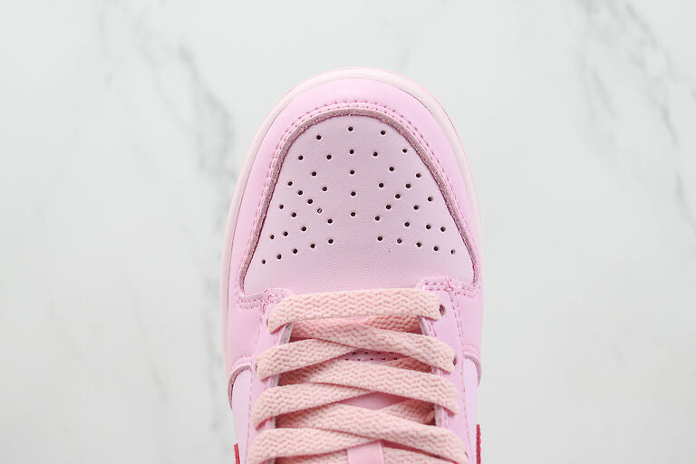 Nike Dunk Low Triple Pink