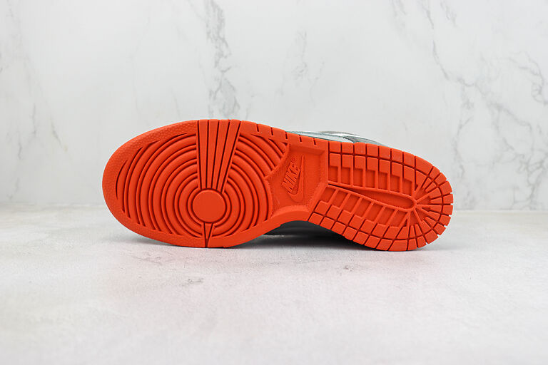 Nike SB Dunk Low Staple NYC Pigeon