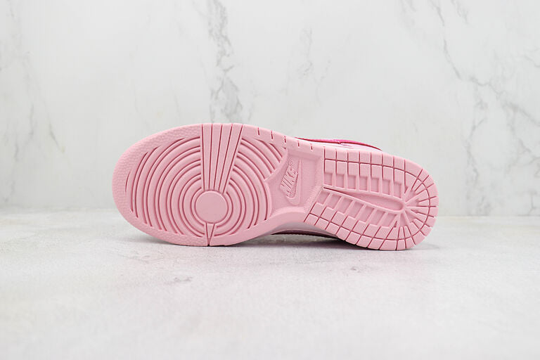 Nike Dunk Low Triple Pink