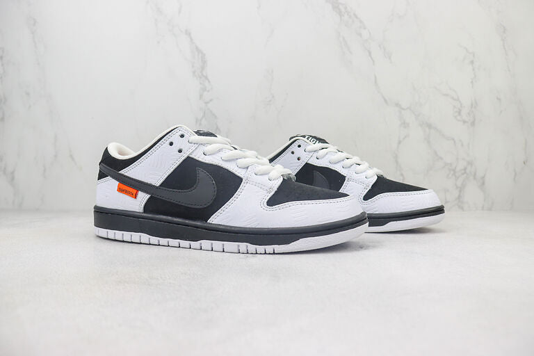 Nike SB Dunk Low TIGHTBOOTH