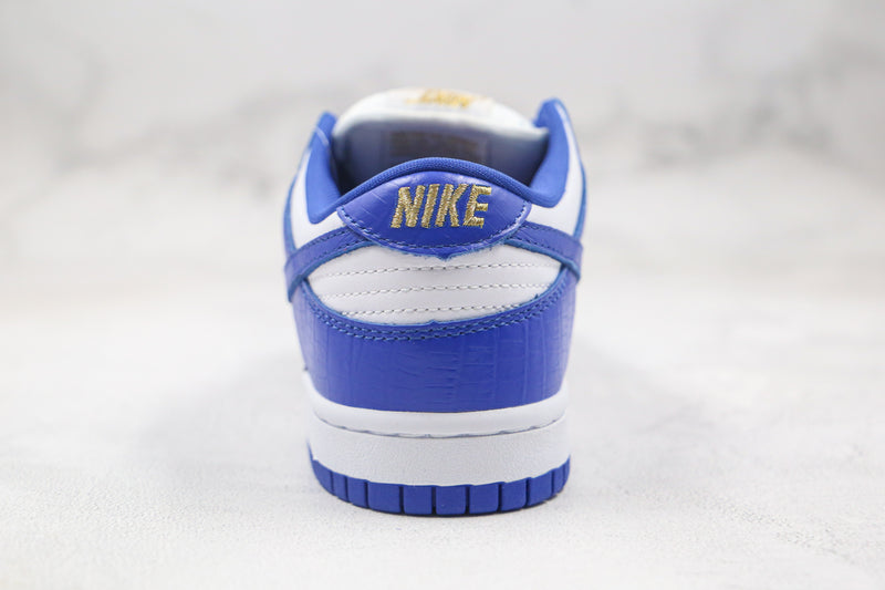 Nike SB Dunk Low Supreme Stars Hyper Royal