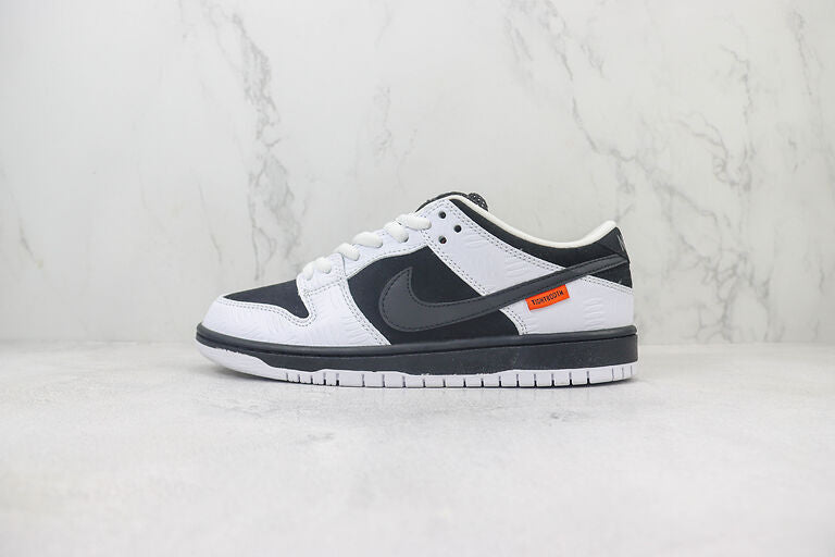 Nike SB Dunk Low TIGHTBOOTH